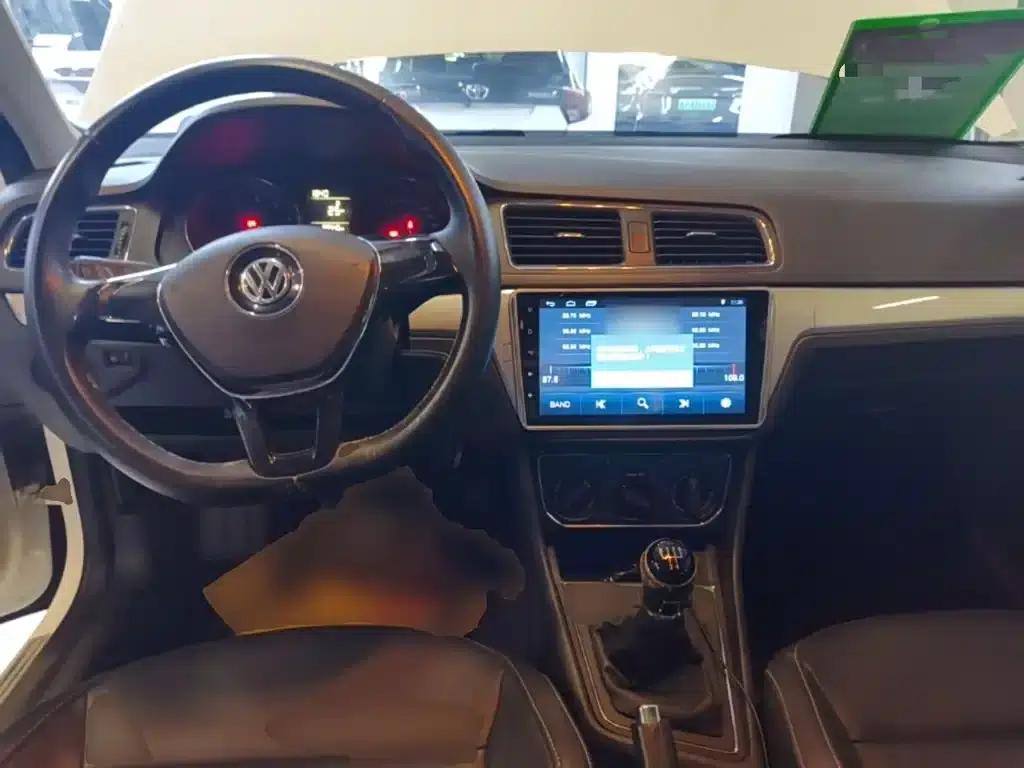 2015 Volkswagen Lavida 1.6L Manual Comfort Edition — миниатюра 10