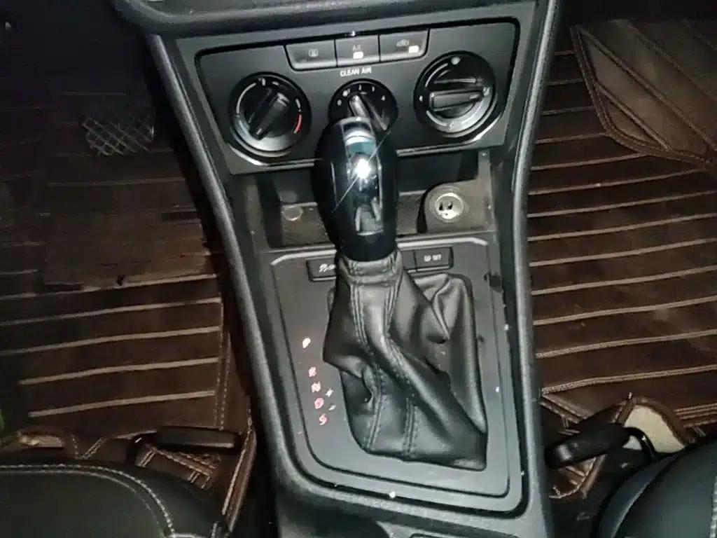 2017 Volkswagen Lavida 1.6L Automatic Fashion Edition — миниатюра 14
