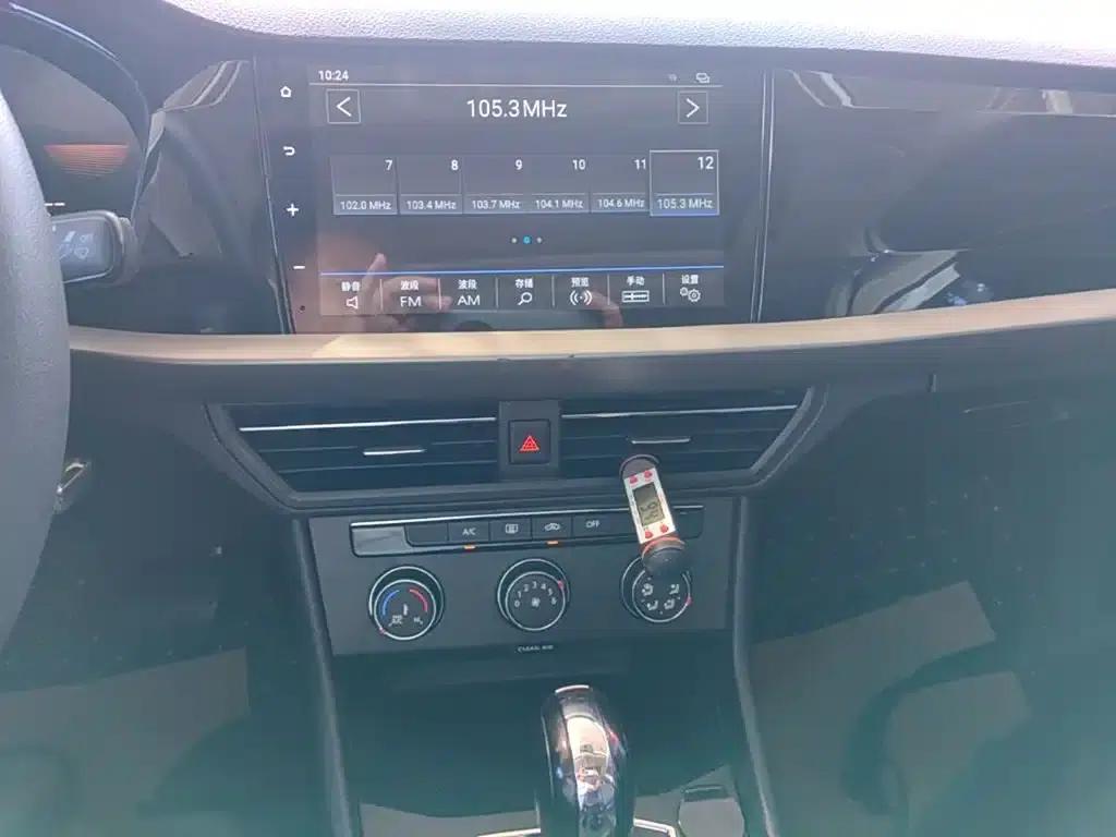 2022 Volkswagen Lavida 1.5L Automatic Comfort Edition — миниатюра 13