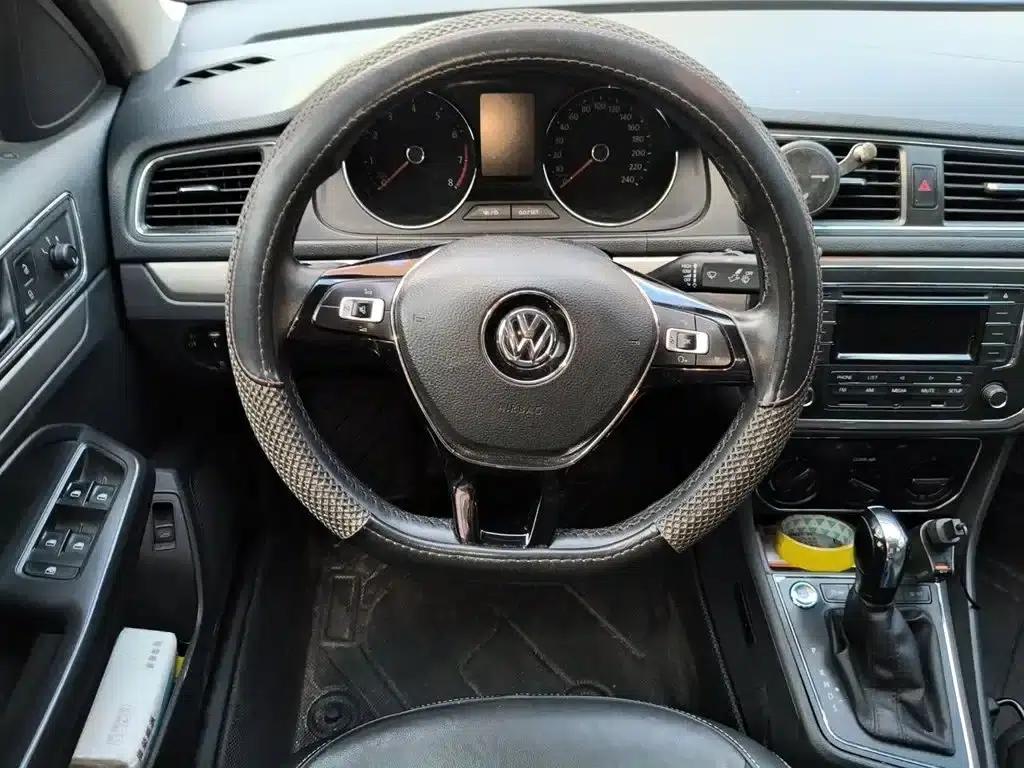 2017 Volkswagen Lavida 1.6L Automatic Comfort Edition — миниатюра 3