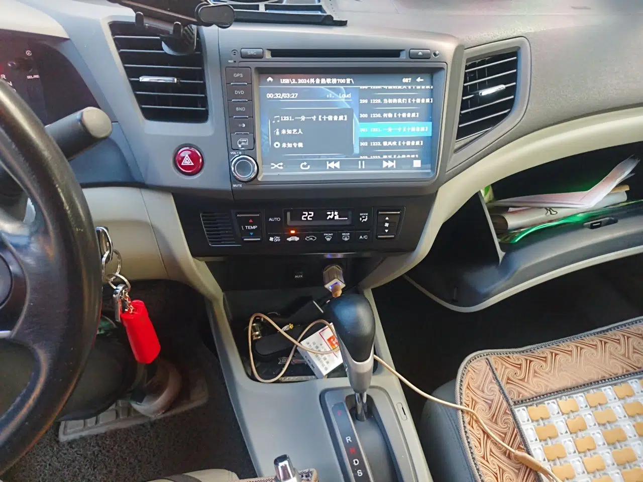 Honda Civic 2012 1.8L automatic luxury edition — миниатюра 13