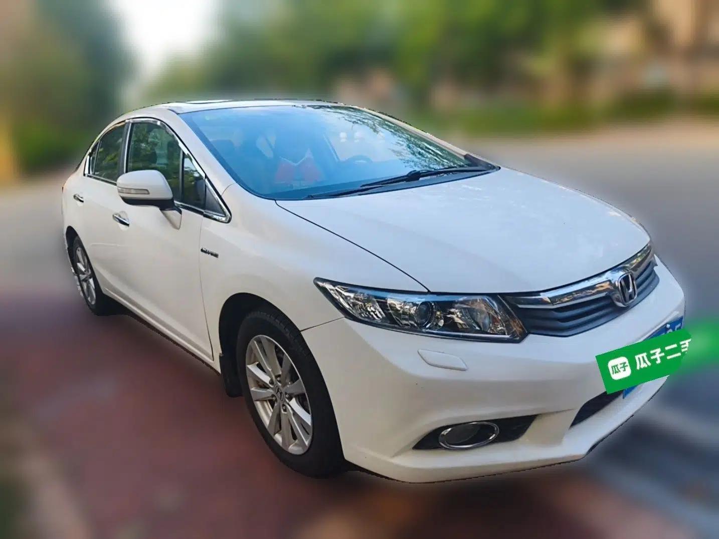 Honda Civic 2012 1.8L automatic luxury edition — миниатюра 3