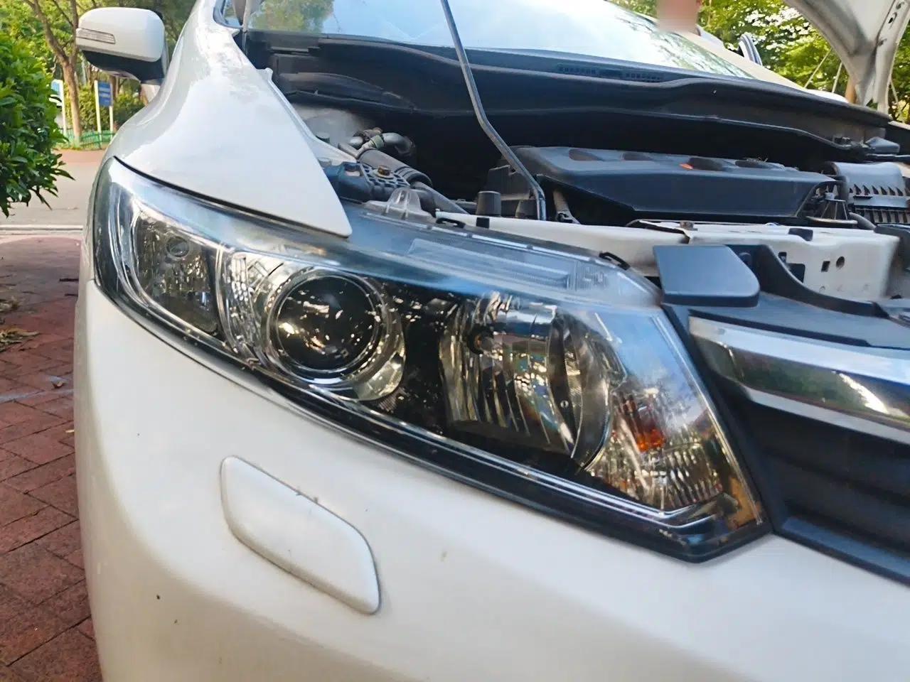 Honda Civic 2012 1.8L automatic luxury edition — миниатюра 7