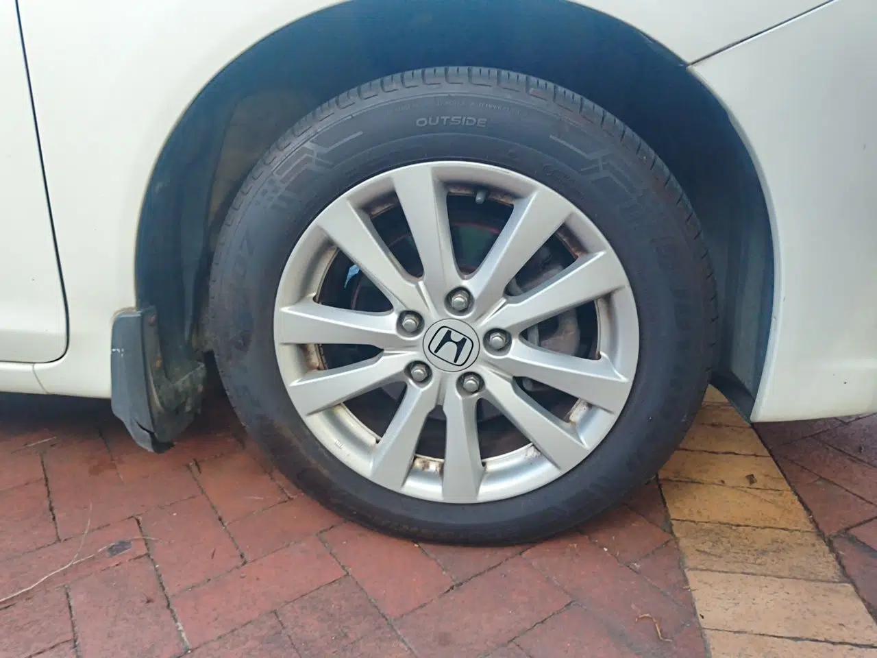 Honda Civic 2012 1.8L automatic luxury edition — миниатюра 8