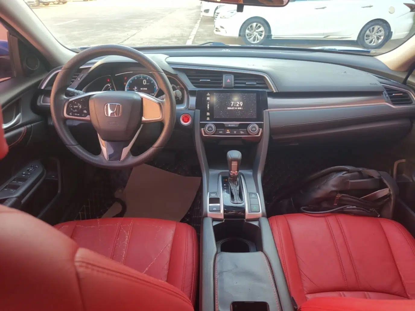Honda Civic 2019 220TURBO CVT Dynamic Edition China V — миниатюра 12