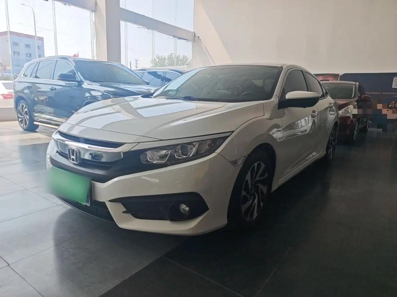 Honda Civic 2016 220TURBO CVT Luxury Edition — миниатюра 1