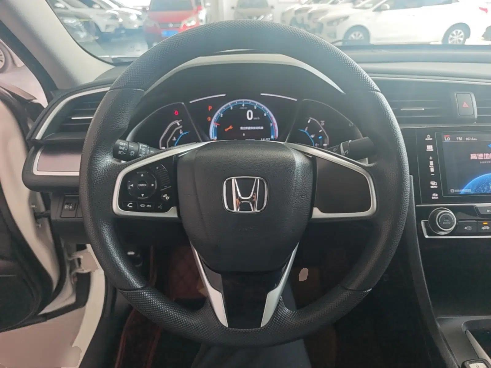 Honda Civic 2016 220TURBO CVT Luxury Edition — миниатюра 13