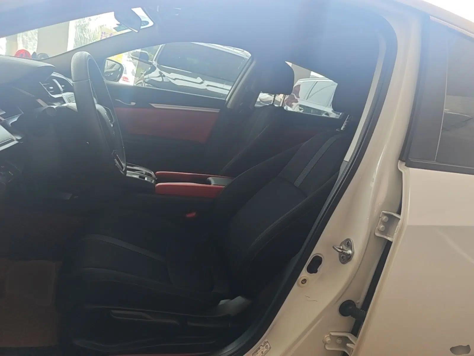 Honda Civic 2016 220TURBO CVT Luxury Edition — миниатюра 17