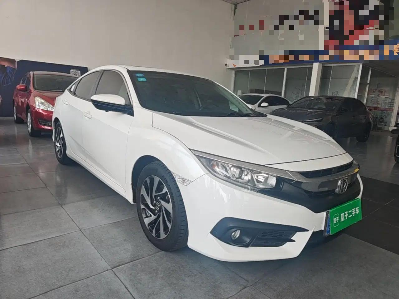 Honda Civic 2016 220TURBO CVT Luxury Edition — миниатюра 3