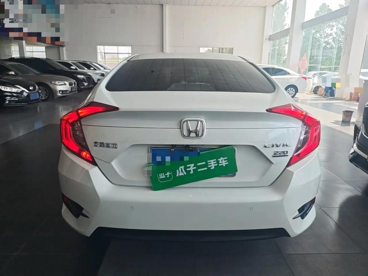 Honda Civic 2016 220TURBO CVT Luxury Edition — миниатюра 5