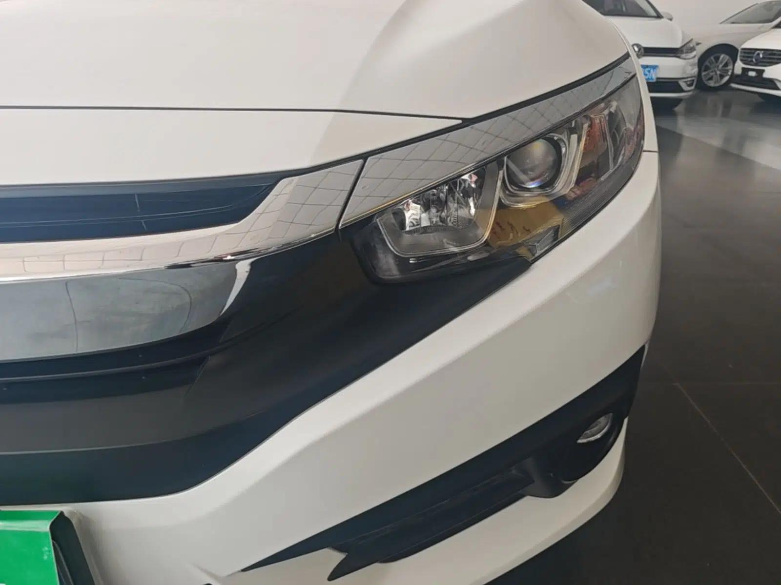 Honda Civic 2016 220TURBO CVT Luxury Edition — миниатюра 8