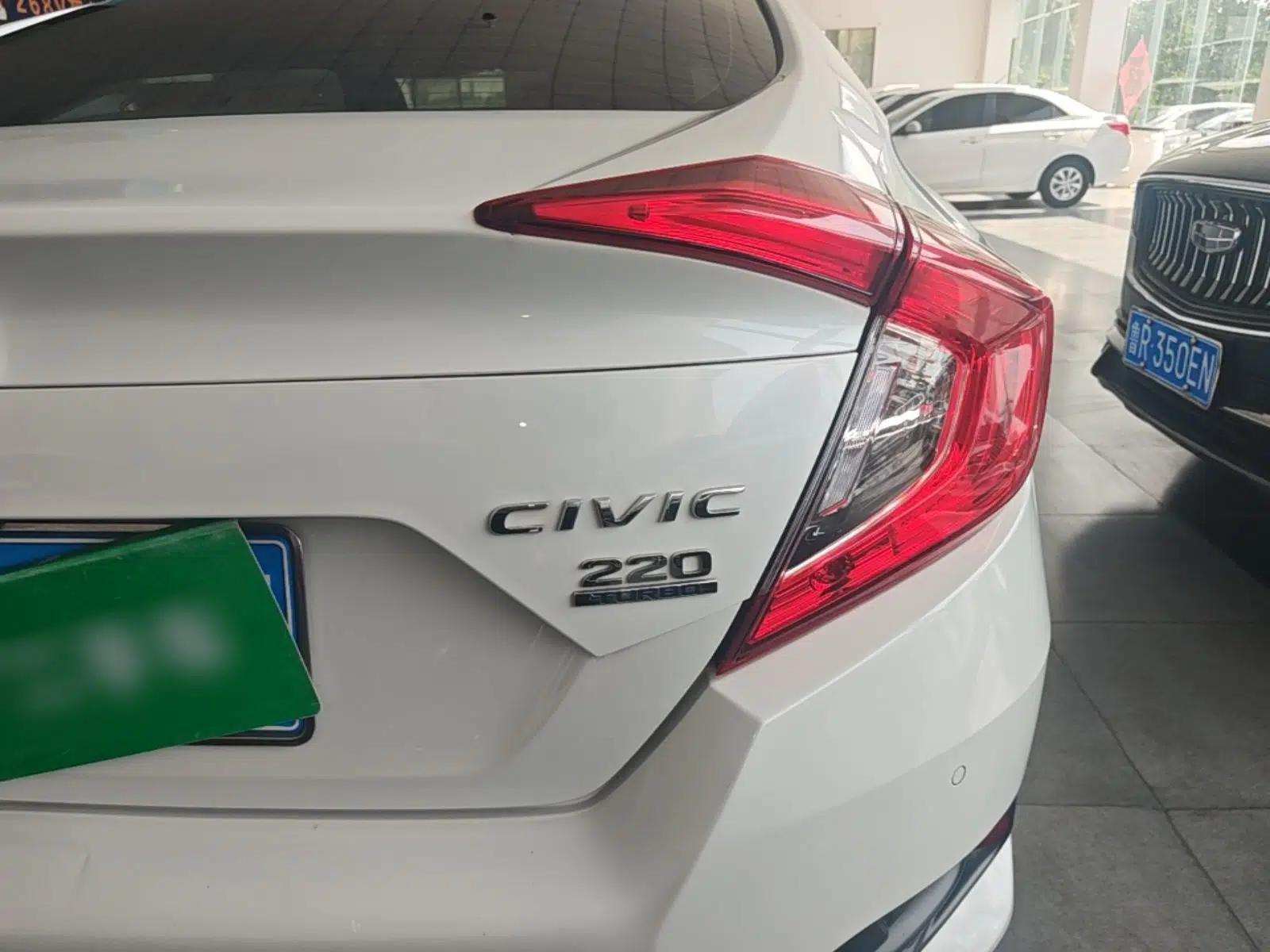 Honda Civic 2016 220TURBO CVT Luxury Edition — миниатюра 9