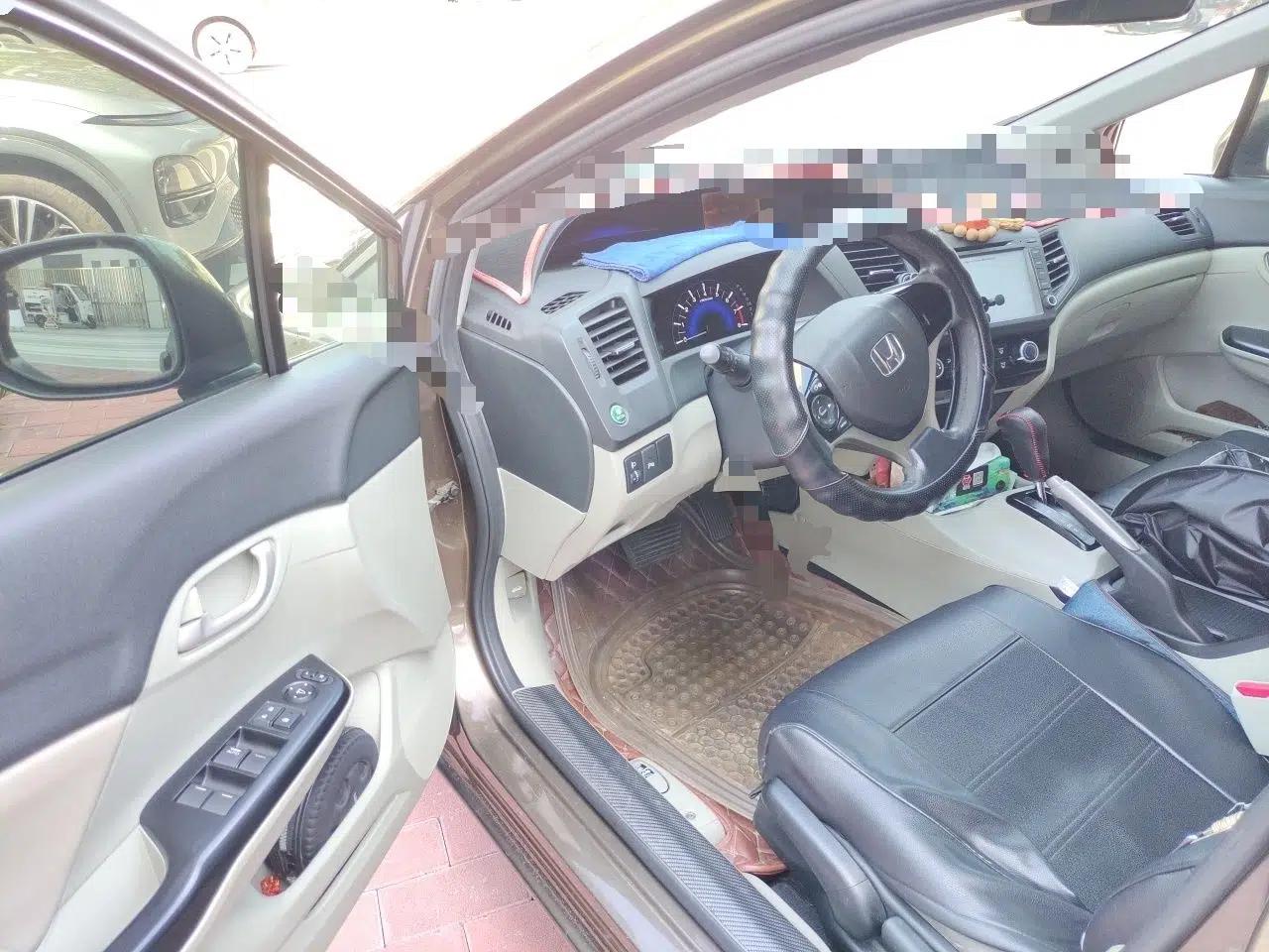 Honda Civic 2014 1.8L Automatic Classic Edition — миниатюра 16