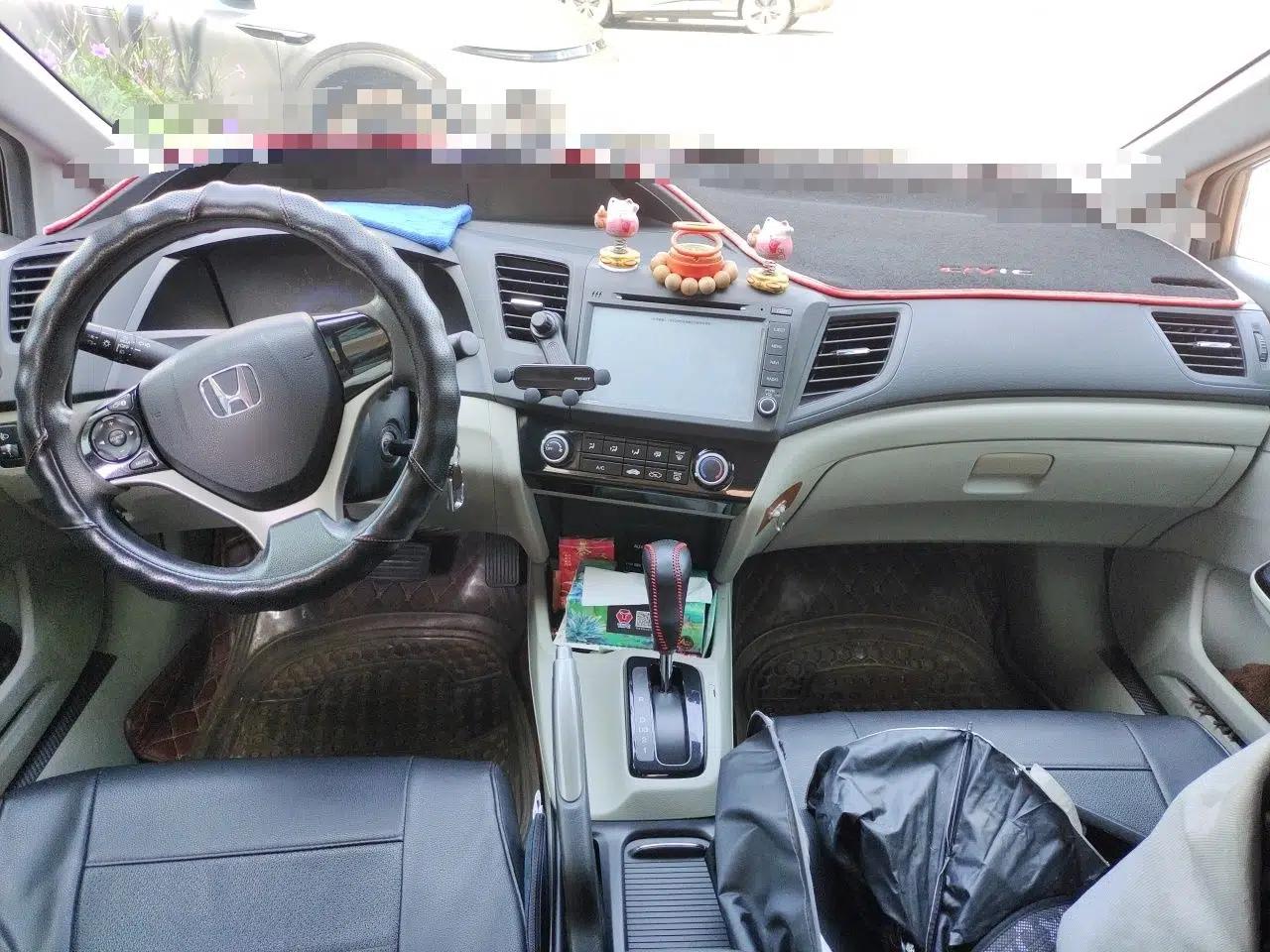 Honda Civic 2014 1.8L Automatic Classic Edition — миниатюра 9