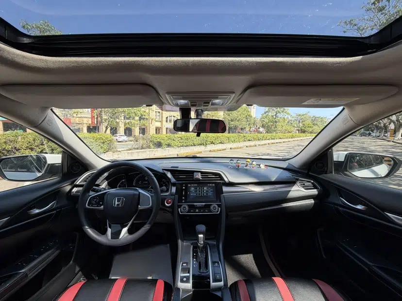 Honda Civic 2019 220TURBO CVT Dynamic Edition China V — миниатюра 11