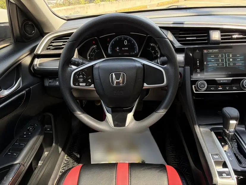 Honda Civic 2019 220TURBO CVT Dynamic Edition China V — миниатюра 13