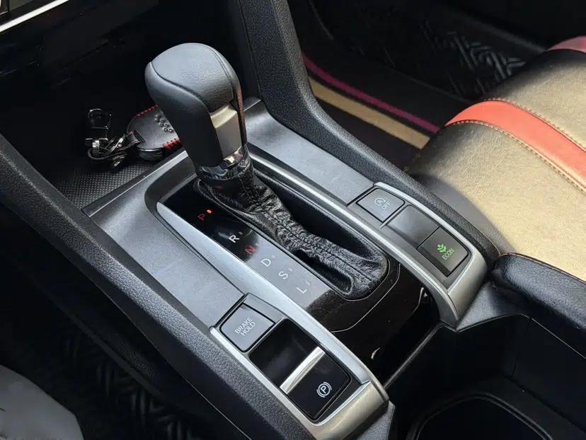 Honda Civic 2019 220TURBO CVT Dynamic Edition China V — миниатюра 15