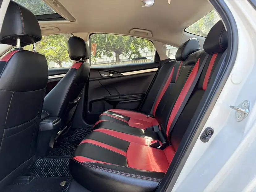Honda Civic 2019 220TURBO CVT Dynamic Edition China V — миниатюра 17