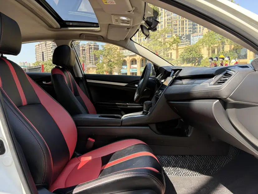 Honda Civic 2019 220TURBO CVT Dynamic Edition China V — миниатюра 18