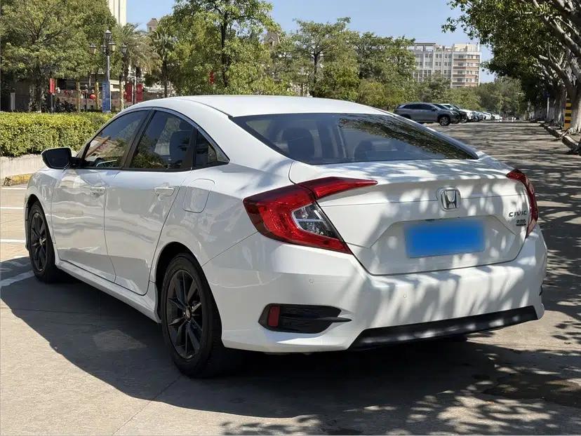 Honda Civic 2019 220TURBO CVT Dynamic Edition China V — миниатюра 4