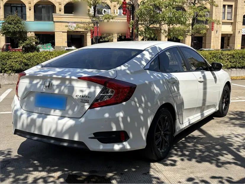 Honda Civic 2019 220TURBO CVT Dynamic Edition China V — миниатюра 6
