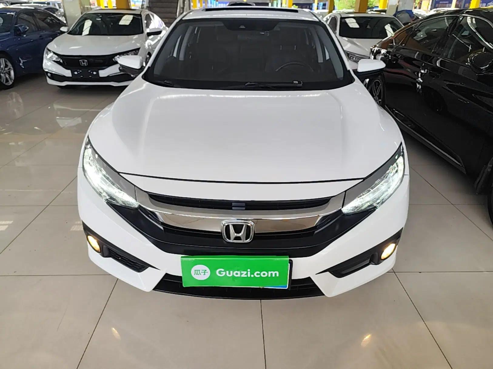 Honda Civic 2016 220TURBO CVT Prestige Edition — миниатюра 2