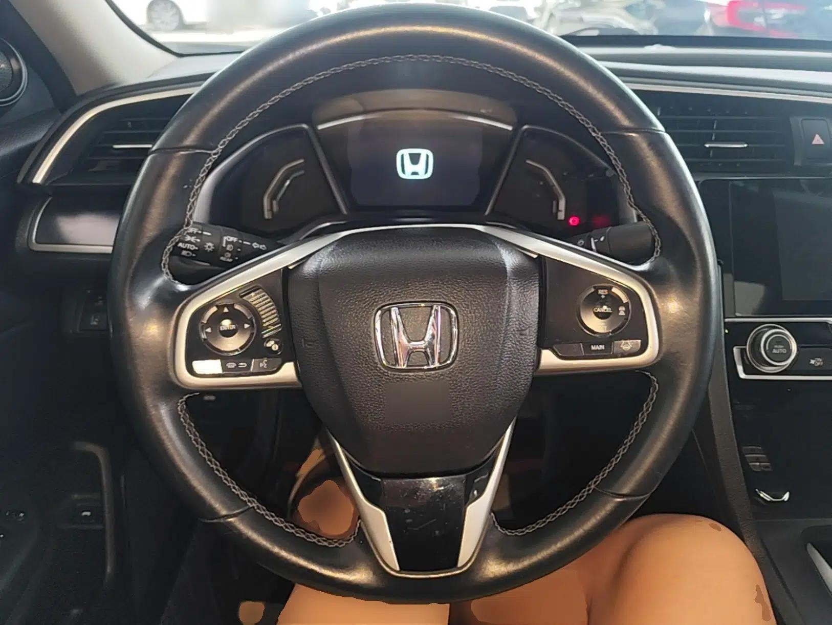 Honda Civic 2016 220TURBO CVT Prestige Edition — миниатюра 13