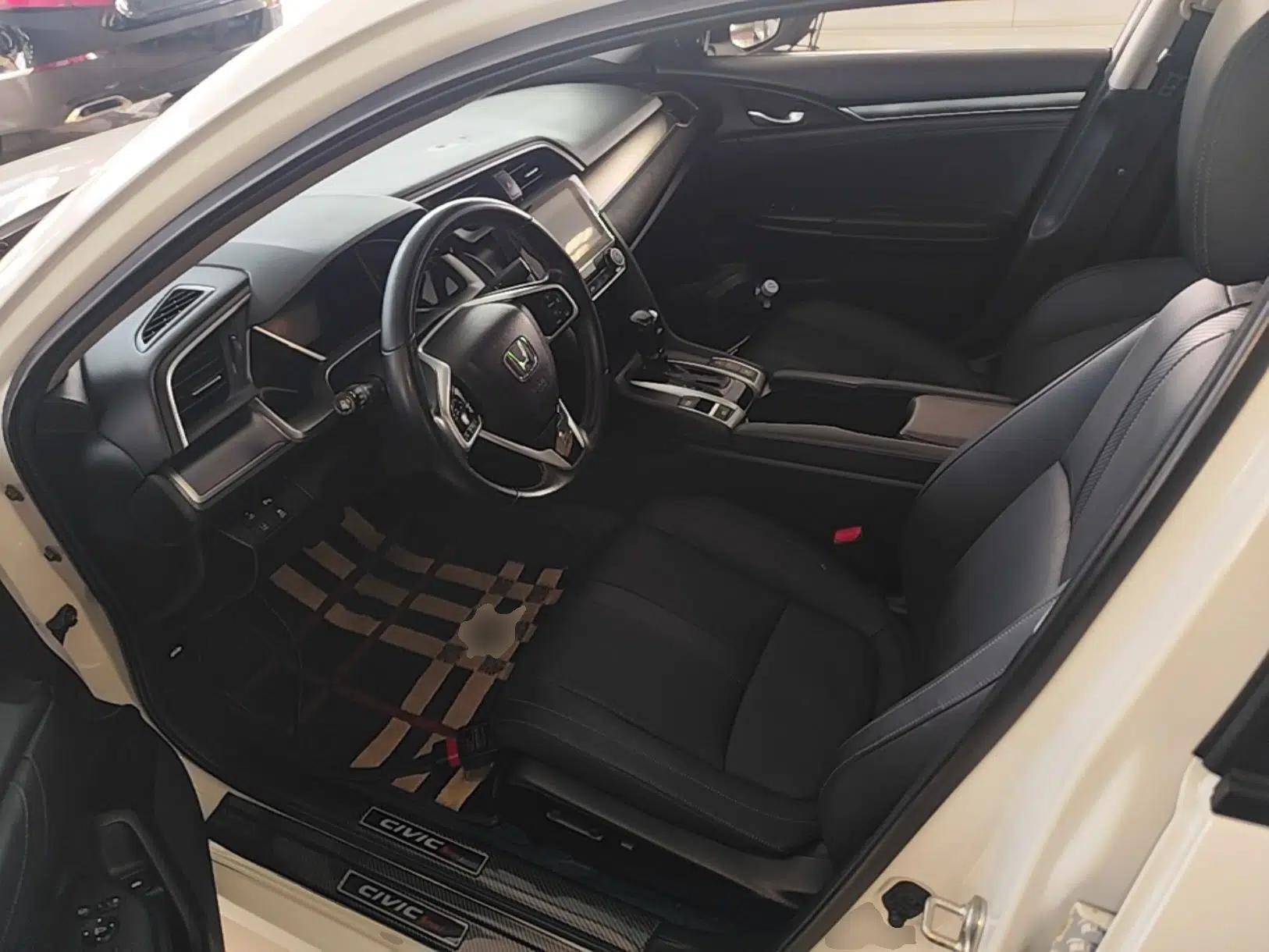 Honda Civic 2016 220TURBO CVT Prestige Edition — миниатюра 17
