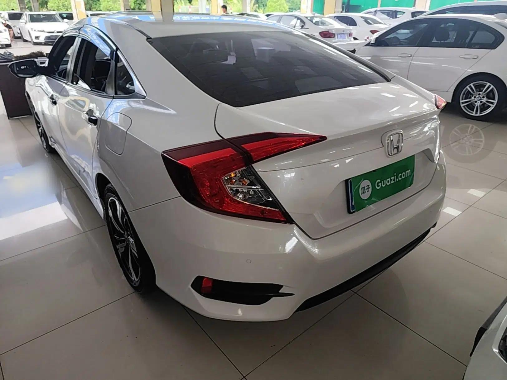 Honda Civic 2016 220TURBO CVT Prestige Edition — миниатюра 4