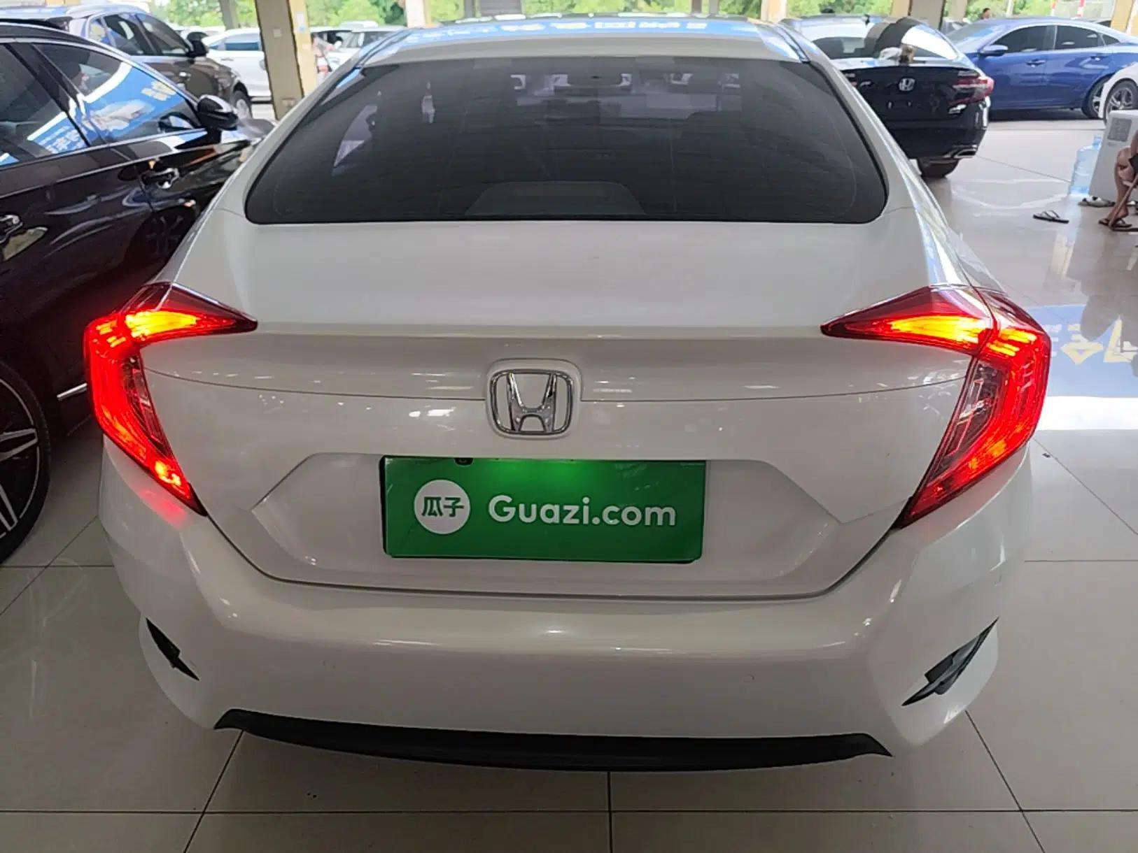 Honda Civic 2016 220TURBO CVT Prestige Edition — миниатюра 5