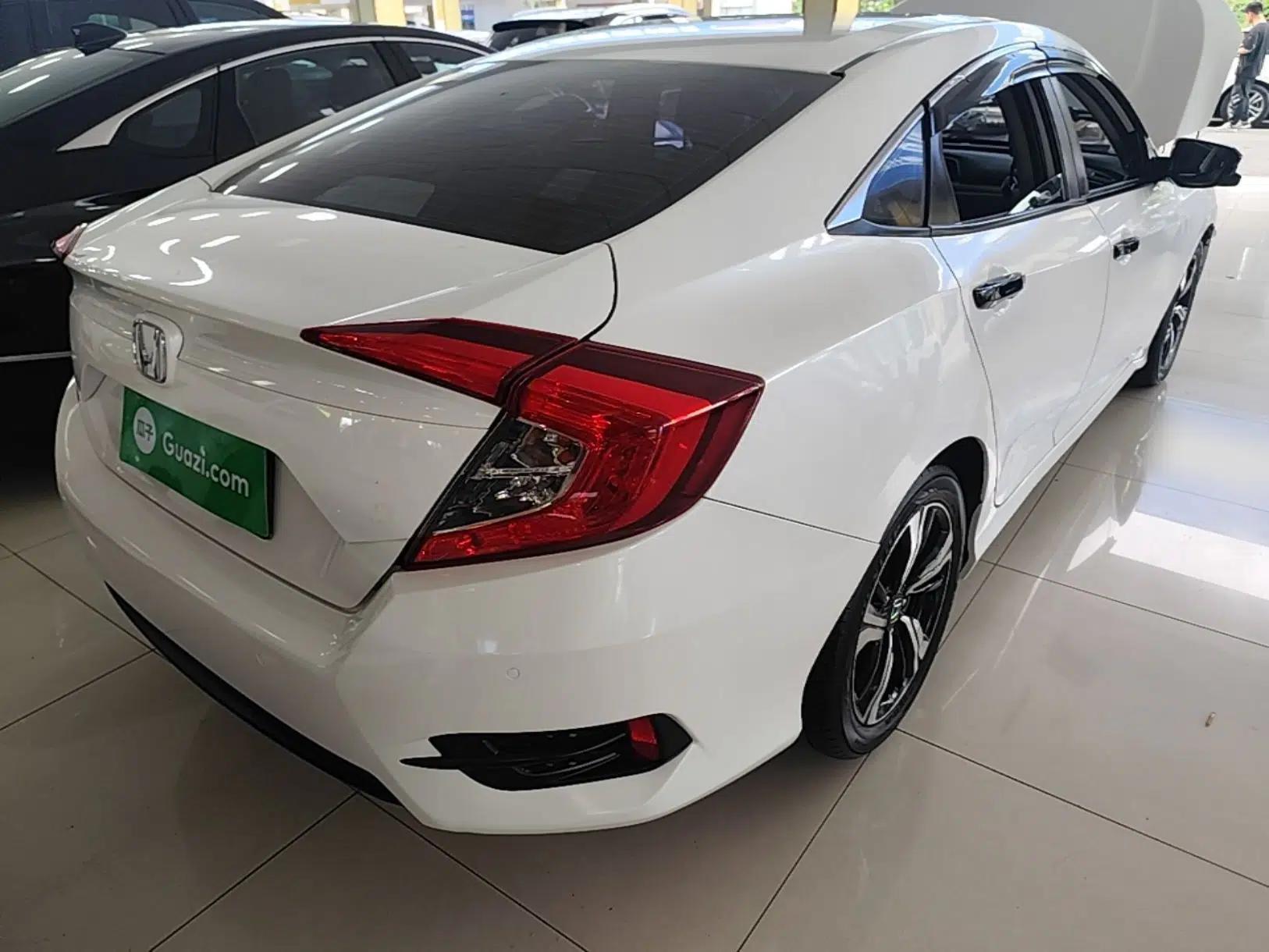 Honda Civic 2016 220TURBO CVT Prestige Edition — миниатюра 6