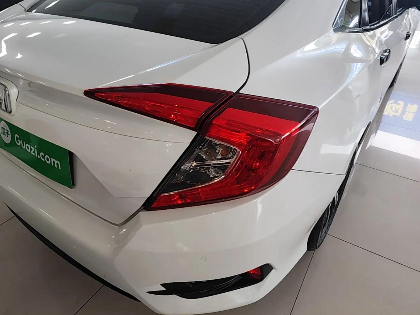 Honda Civic 2016 220TURBO CVT Prestige Edition — миниатюра 9