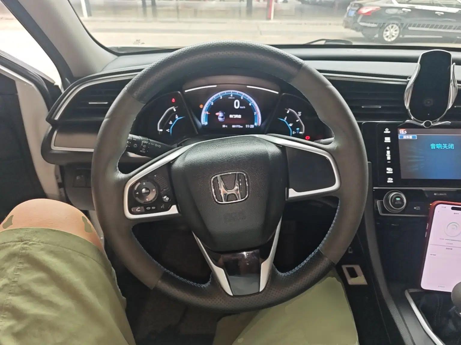 Honda Civic 2016 220TURBO Manual Luxury Edition — миниатюра 13