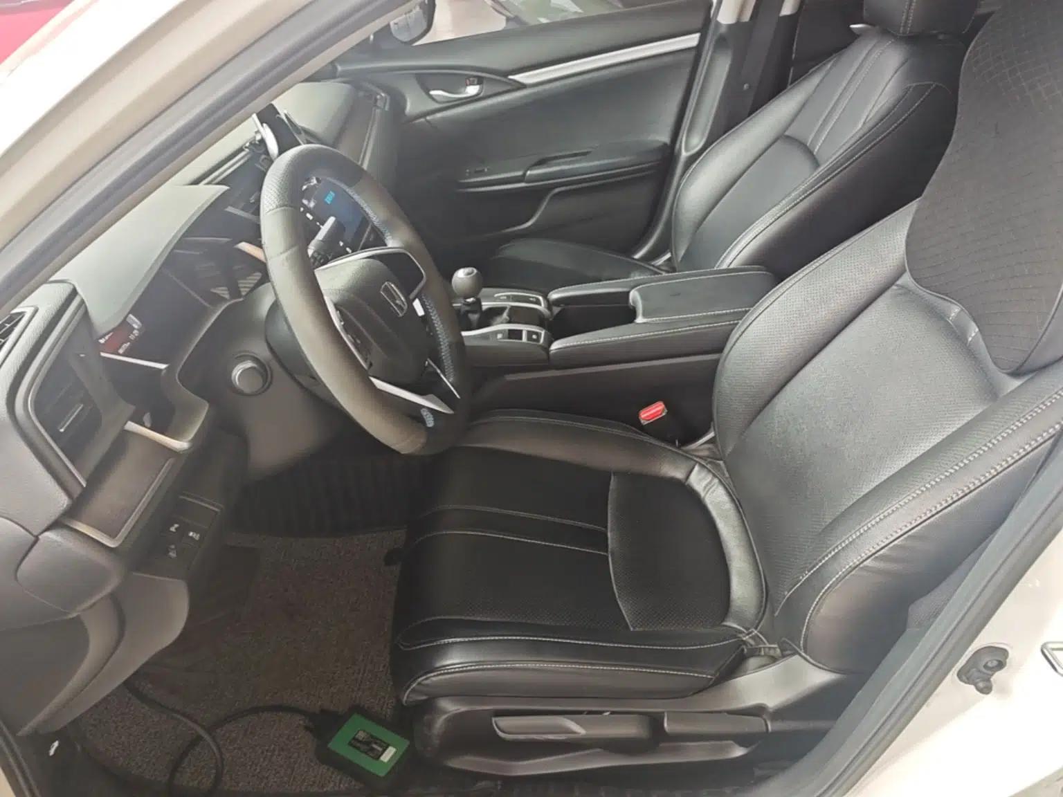 Honda Civic 2016 220TURBO Manual Luxury Edition — миниатюра 17