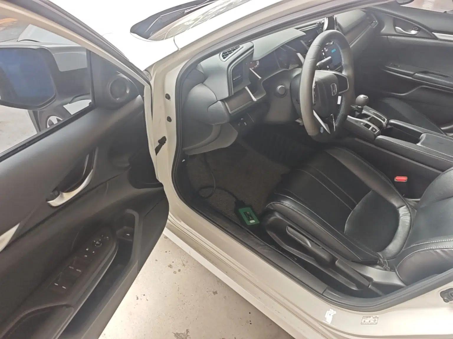 Honda Civic 2016 220TURBO Manual Luxury Edition — миниатюра 18