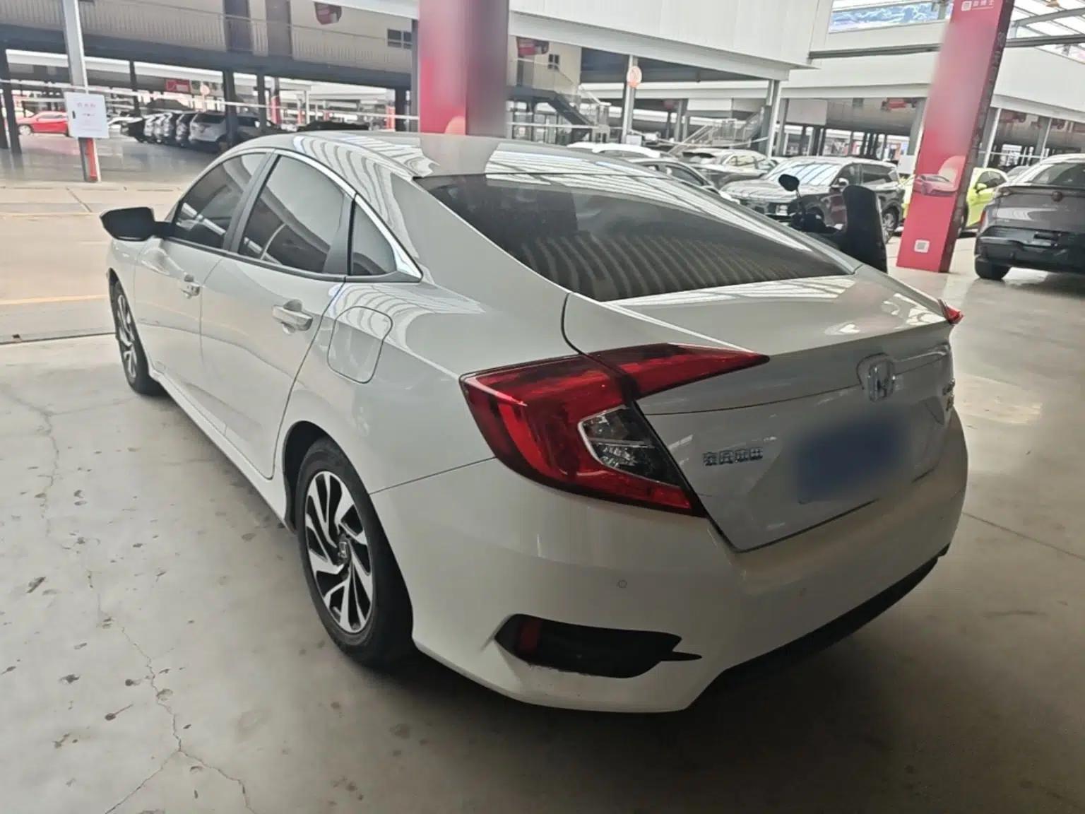 Honda Civic 2016 220TURBO Manual Luxury Edition — миниатюра 4