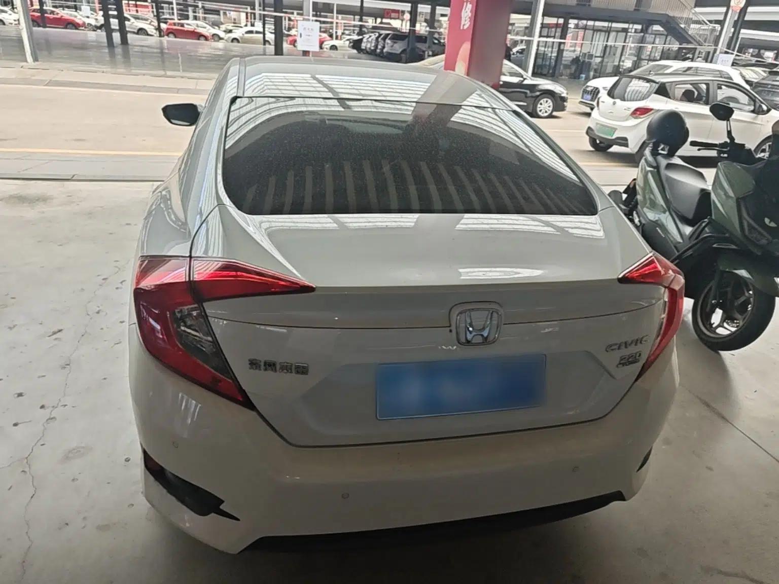 Honda Civic 2016 220TURBO Manual Luxury Edition — миниатюра 5