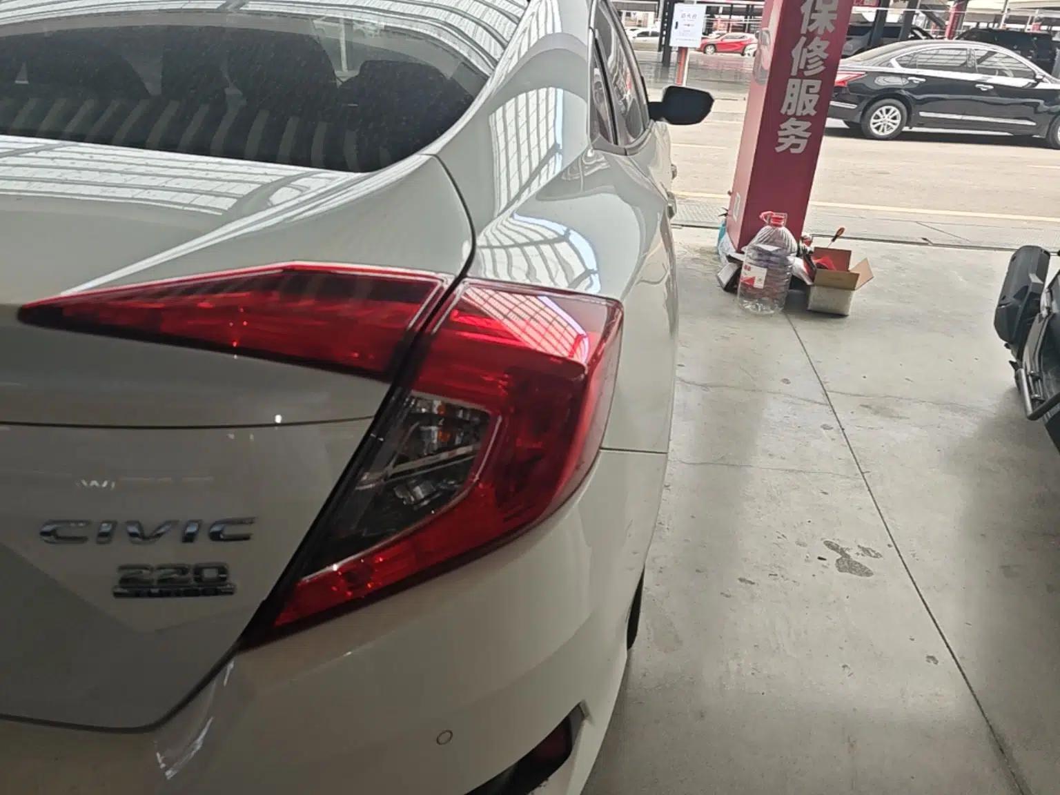Honda Civic 2016 220TURBO Manual Luxury Edition — миниатюра 9