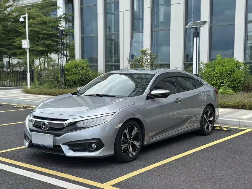 Honda Civic 2016 220TURBO CVT Prestige Edition — миниатюра 16