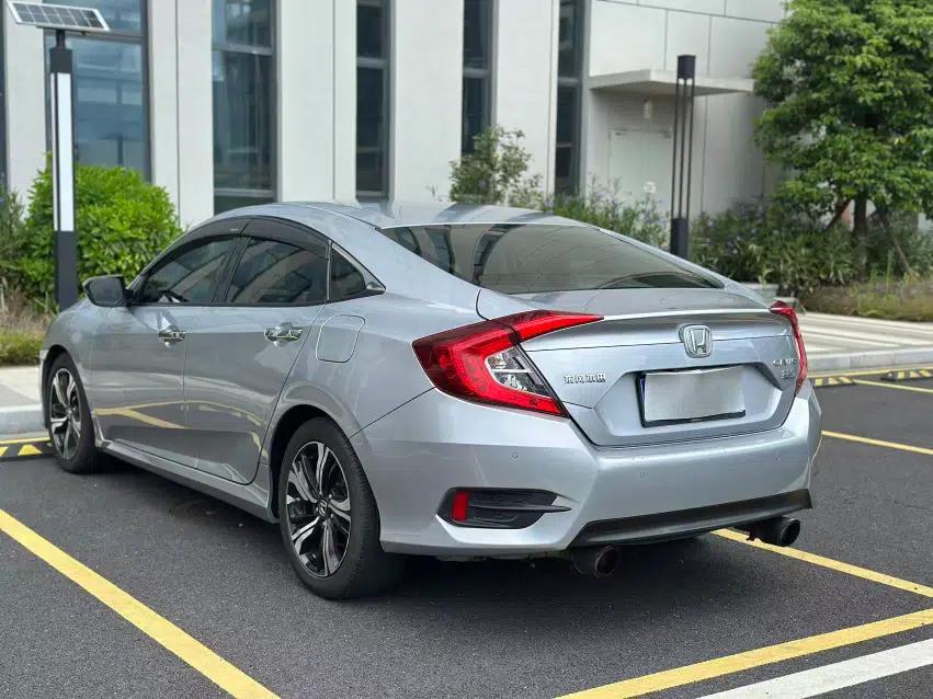 Honda Civic 2016 220TURBO CVT Prestige Edition — миниатюра 17