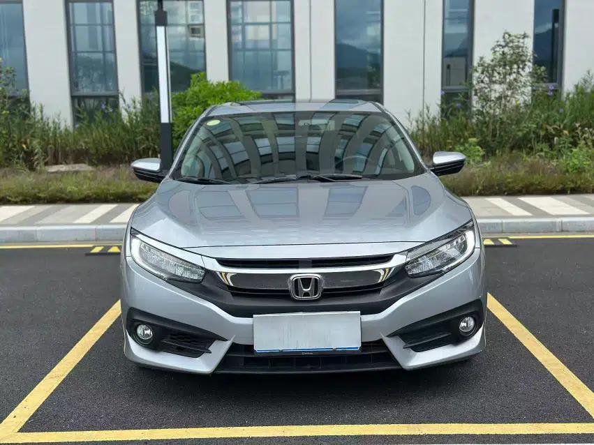 Honda Civic 2016 220TURBO CVT Prestige Edition — миниатюра 18