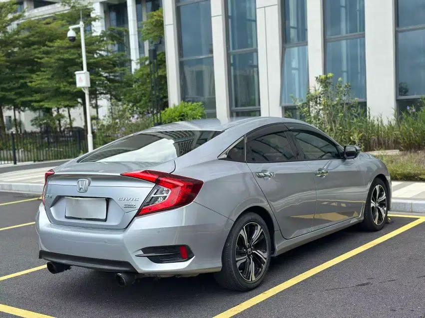 Honda Civic 2016 220TURBO CVT Prestige Edition — миниатюра 19