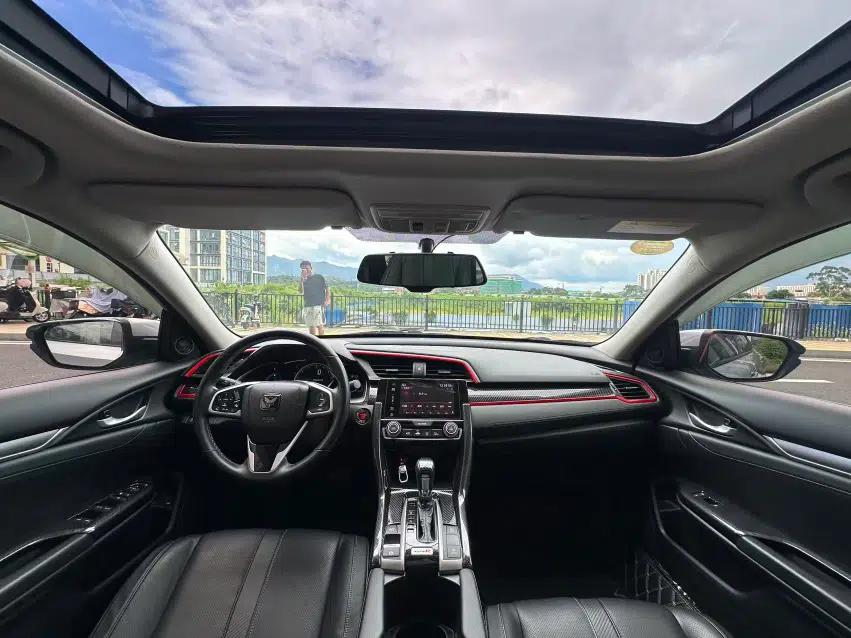 Honda Civic 2016 220TURBO CVT Prestige Edition — миниатюра 32