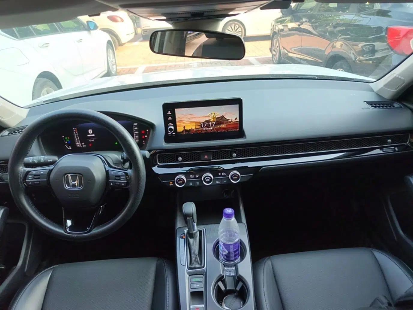 Honda Civic 2023 240TURBO CVT Dynamic Edition — миниатюра 17