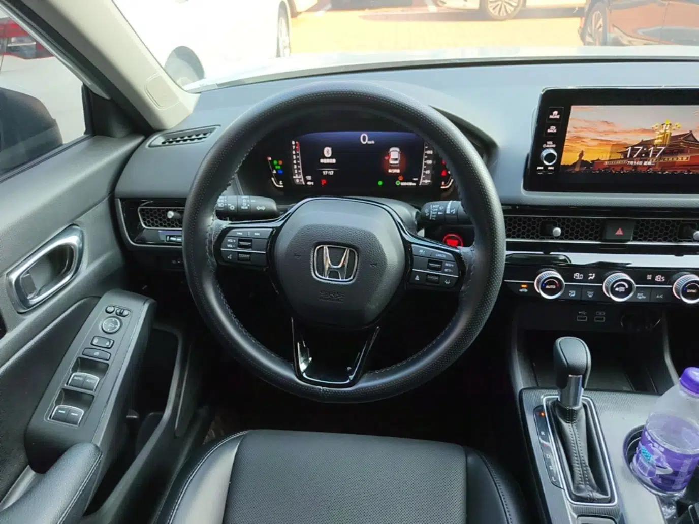 Honda Civic 2023 240TURBO CVT Dynamic Edition — миниатюра 18