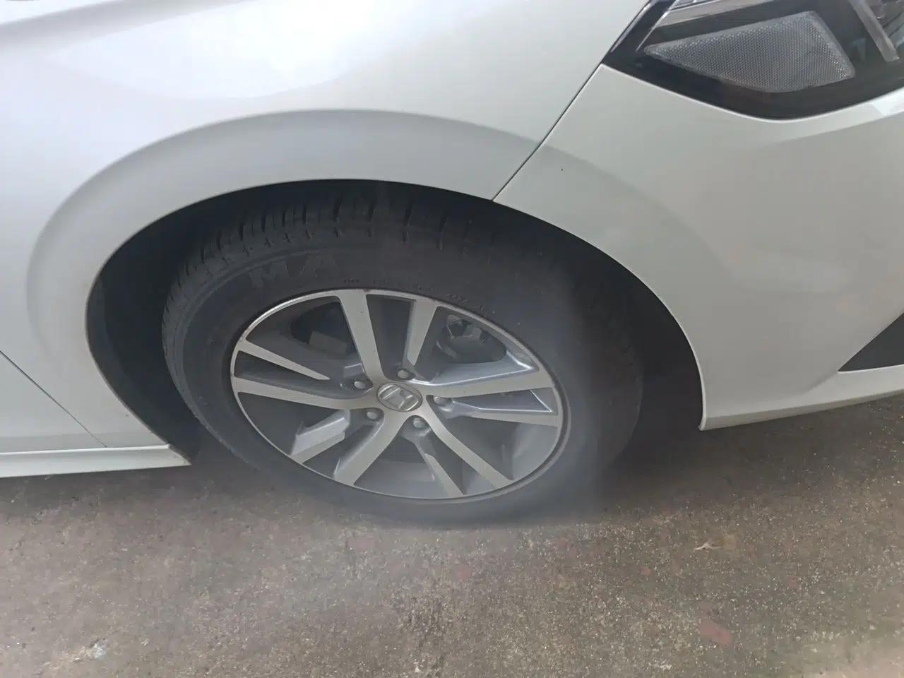 Honda Civic 2023 240TURBO CVT Dynamic Edition — миниатюра 8