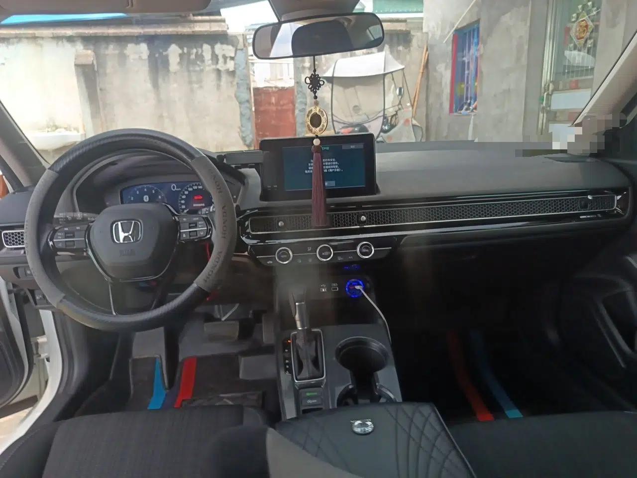 Honda Civic 2023 240TURBO CVT Dynamic Edition — миниатюра 9