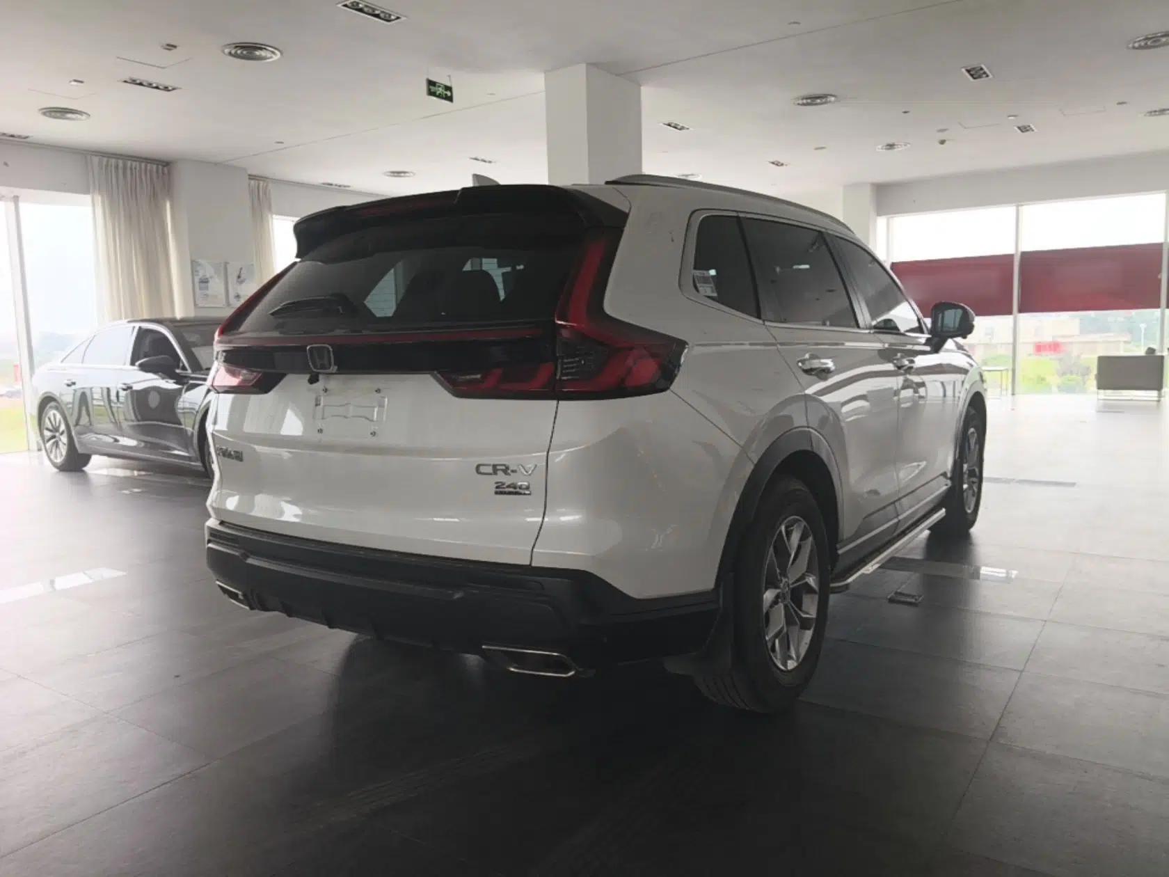 Honda CR-V 2023 240TURBO Two-Wheel Drive Active Version 5 Seats — миниатюра 6