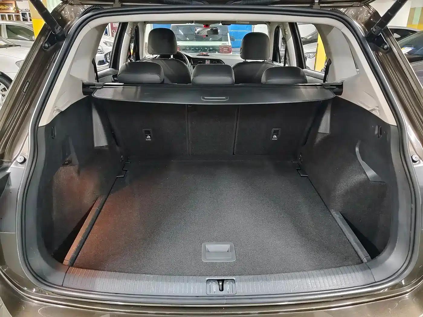 Tiguan L 2017 330TSI Automatic 2WD Comfort Edition — миниатюра 13