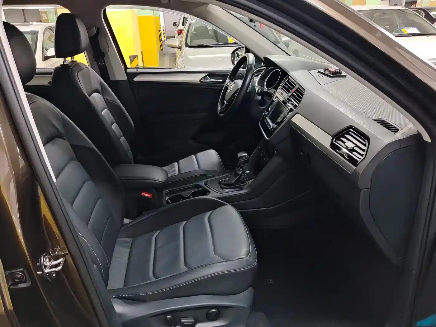 Tiguan L 2017 330TSI Automatic 2WD Comfort Edition — миниатюра 9